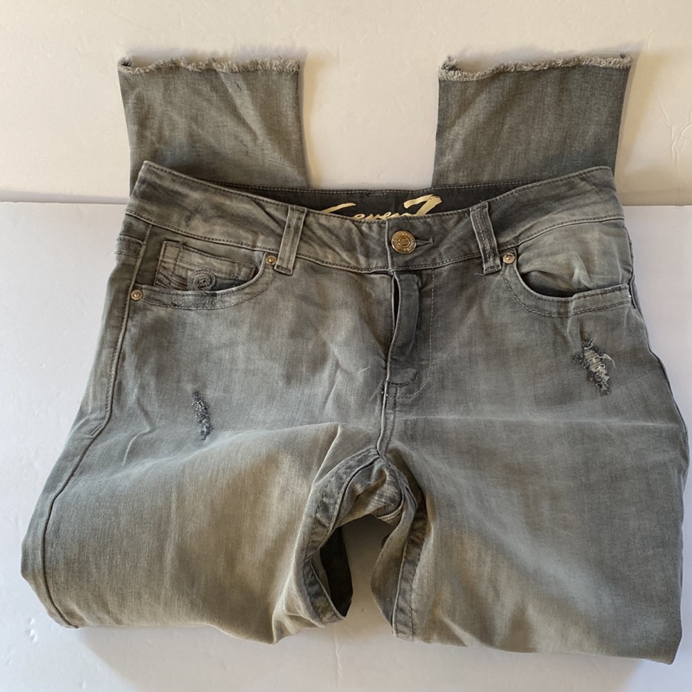 Seven7 | Ankle Skinny Derstroyed/ Embroidered Jeans w/ Shark bite hem
